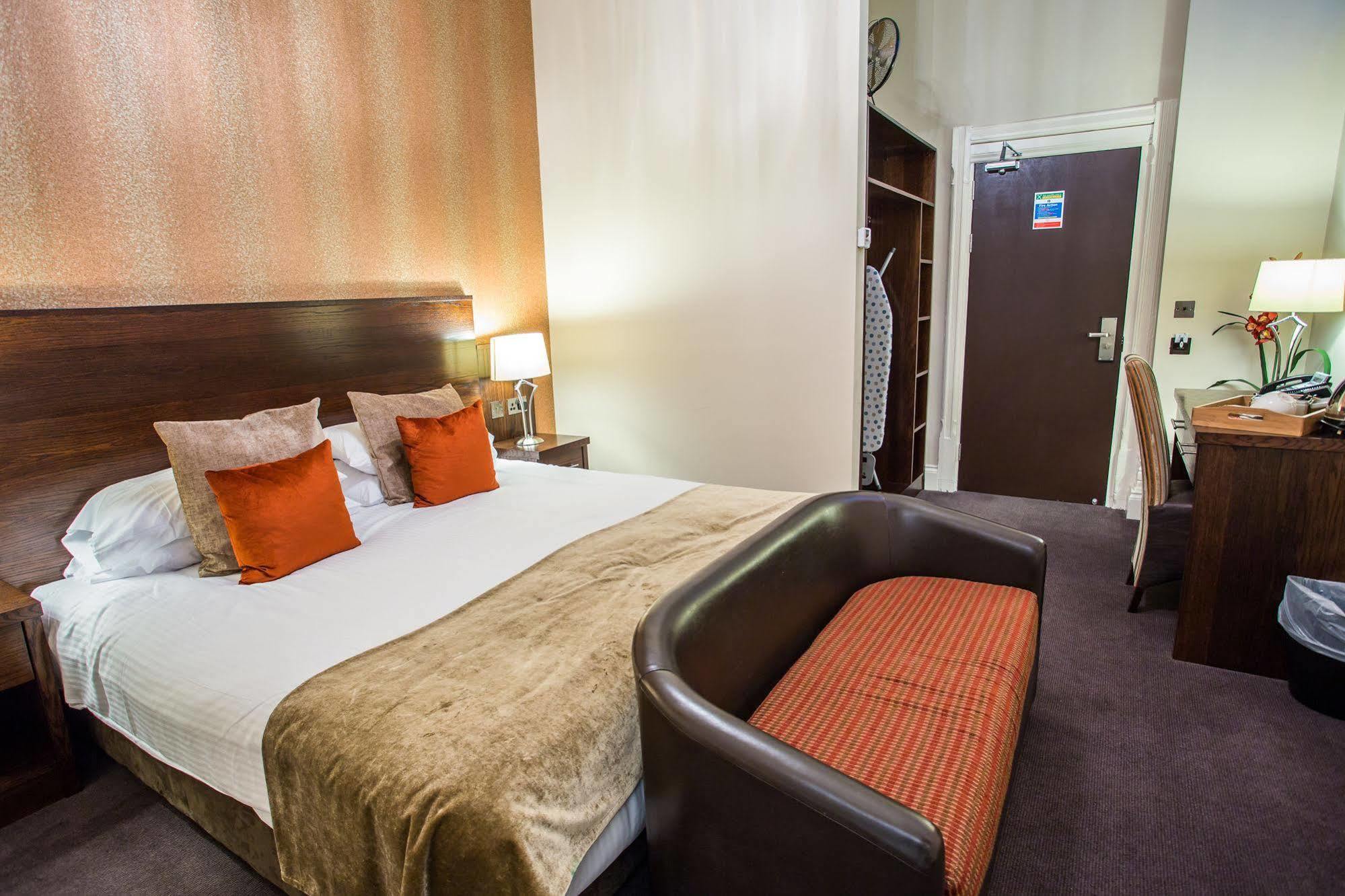 The Duke Of Edinburgh Hotel & Bar Barrow-in-Furness Екстер'єр фото