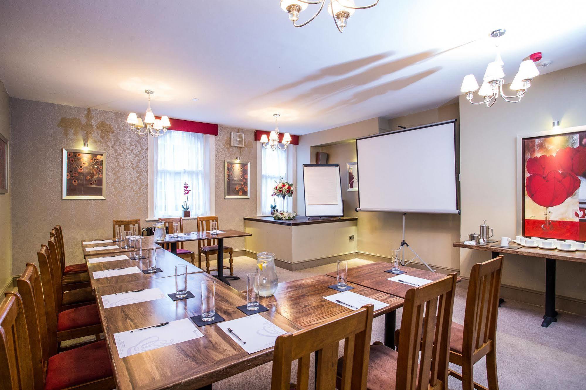 The Duke Of Edinburgh Hotel & Bar Barrow-in-Furness Екстер'єр фото